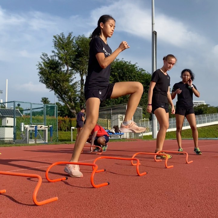Lateral High Knees

Make your movements “Bouncy”, “light” and smooth involves conscious coordination between joints (landmarks).

How many joints do you think are involved?

▫️
▫️
#strength #strengthtraining #strengthandconditioning #performance #sportsperformance #performancetraining #coachsg #strengthcoach #strengthcoaching #netballsg #coachsg #strengthsg #performancesg #sportsg #sportssg #speedtraining #speedcoaching #plyometrics