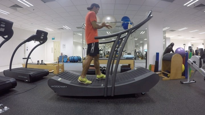Running Technique

- Relaxed Shoulders
- Movement in the elbows
- Dorsiflexion
- Hip Extension

▫️
▫️
#strength #strengthtraining #strengthandconditioning #performance #sportsperformance #performancetraining #coachsg #strengthcoach #strengthcoaching #netballsg #coachsg #strengthsg #performancesg #sportsg #sportssg #speedtraining #speedcoaching